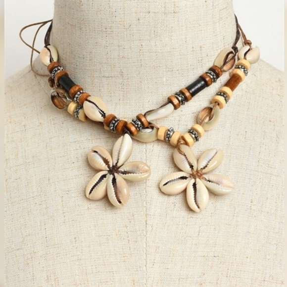 Cowrie Shell Necklace - Picture 1 of 4